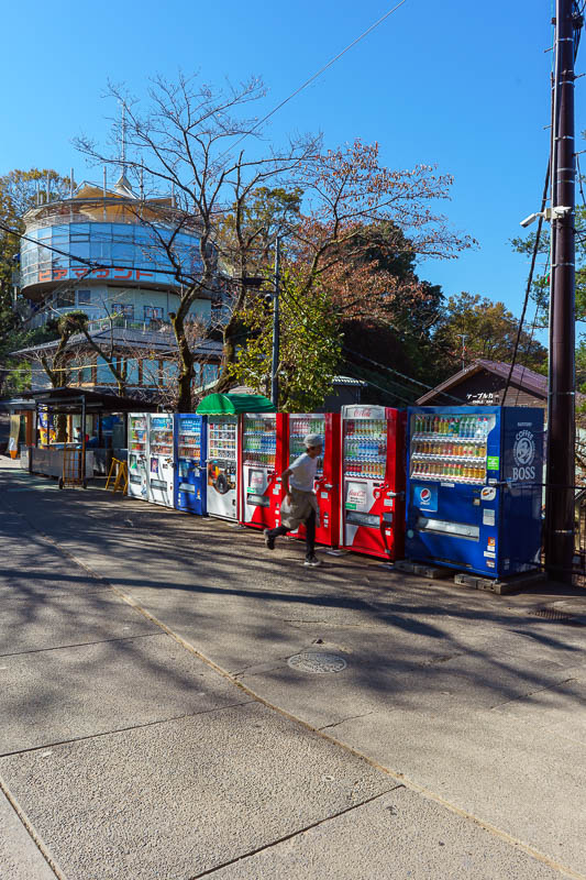 Of course I am back in Japan yet again - Oct and Nov 2018 - I was happy to have a bigger backpack for its water carrying abilities. Today I did not need it. This is the top cable car station, there are vending 