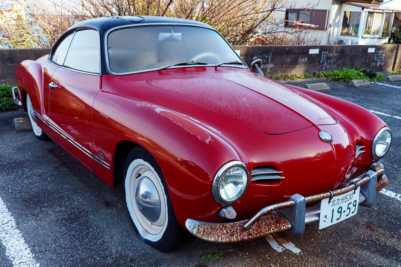 Japan-Kitakyushu-Sarakurasan-Hiking - I found this awesome rusting Karmann Ghia in a secluded car park with a great view.