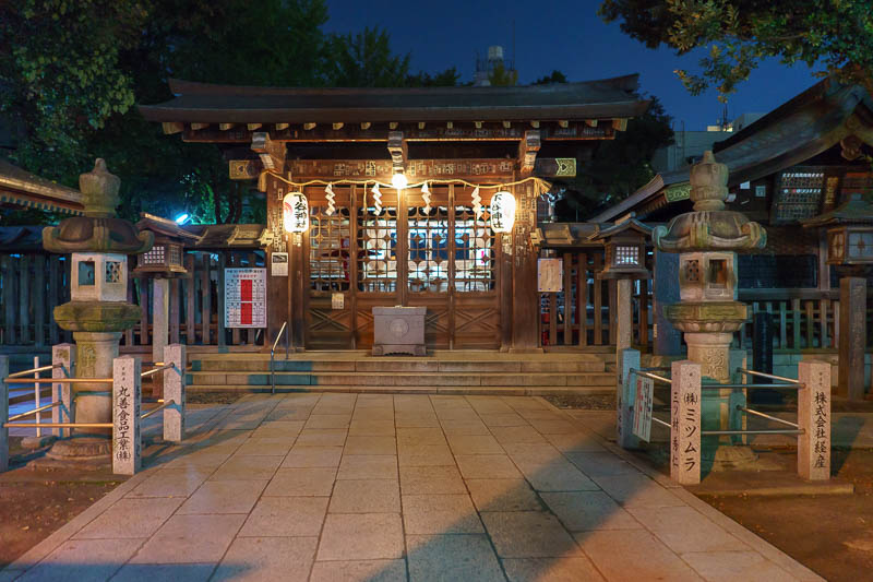 Of course I am back in Japan yet again - Oct and Nov 2018 - I didnt see the main shrine but I saw this one in the backstreets. It had a sign explaining its purpose. It is a shrine for business people to come an