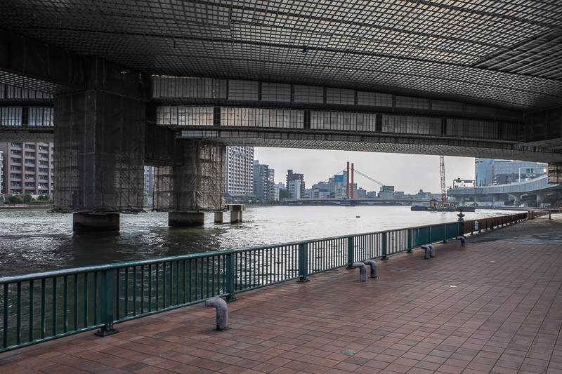 Japan-Tokyo-Sumida River - The underside of this double bridge is mirrored tiles. Still no people.