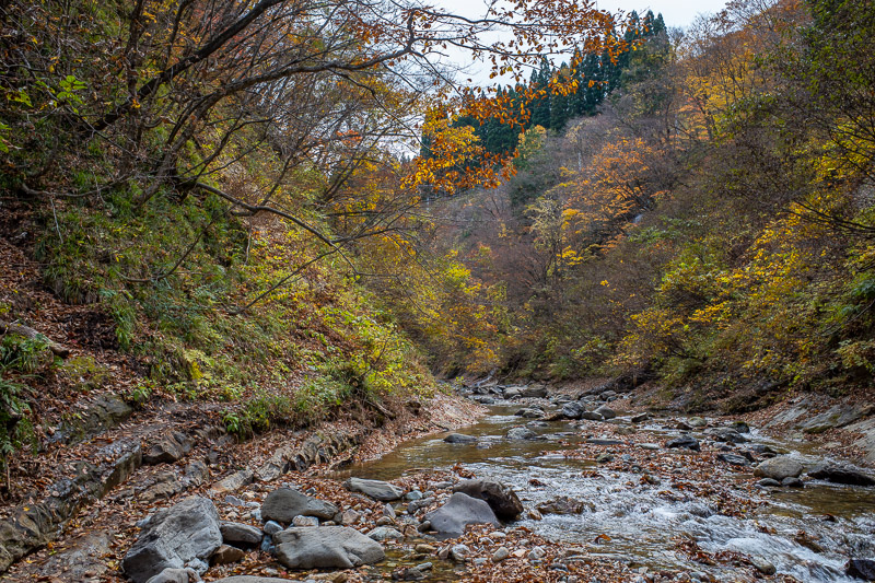 Japan-Hiking-Omoshiroyama-Yamadera - Same same.