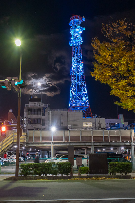 Japan for the 9th time - Oct and Nov 2019 - Its a full moon tonight. Tonight is the super blue double blood dragon wolf moon. Every full moon now has an idiotic name. Despite my best attempts to