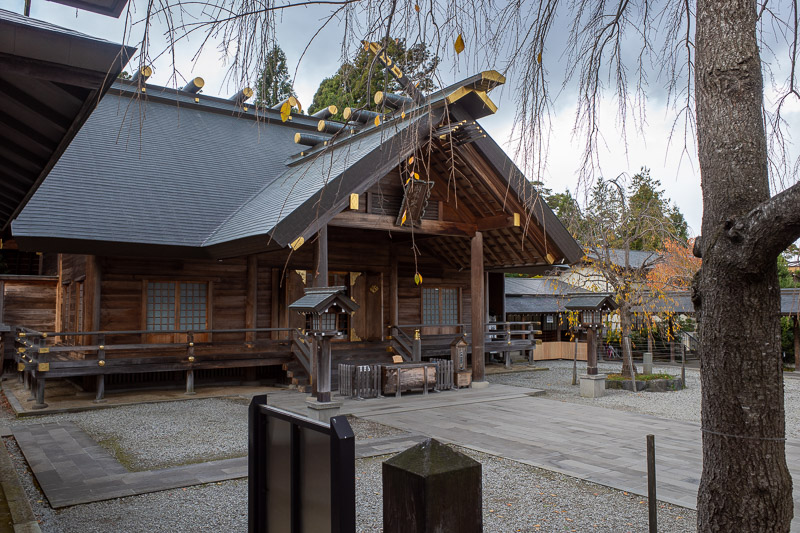 Japan-Koriyama-Garden-Kaiseizan - The nearby shrine smelt brand new. It smelt like freshly cut timber. I hoped they installed a fire suppression system!