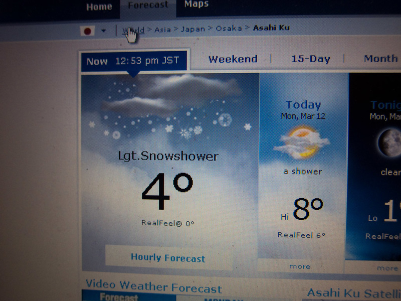 Japan and Taiwan March 2012 - Couldnt take a photo of snow, so took a photo of my computer showing the latest weather for osaka that says its snowing. Yep.