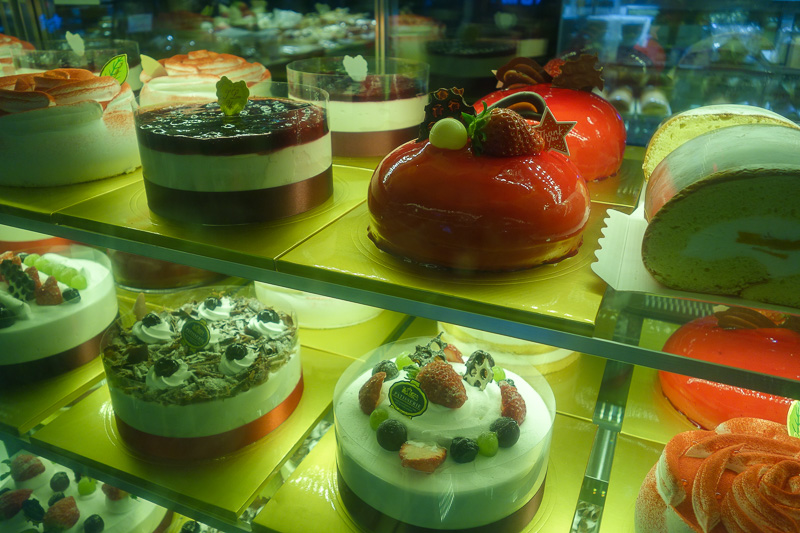 Korea-Daegu-Neon - I was particularly impressed with this shiny red round cake.