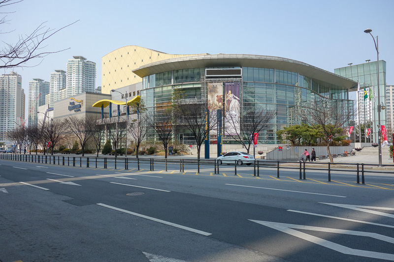 Korea again - Incheon - Daegu - Busan - Gwangju - Seoul - 2015 - This is the Daegu opera house. It looks more like a shopping centre. I remember seeing on previous nights in subway station big signs explaining what 