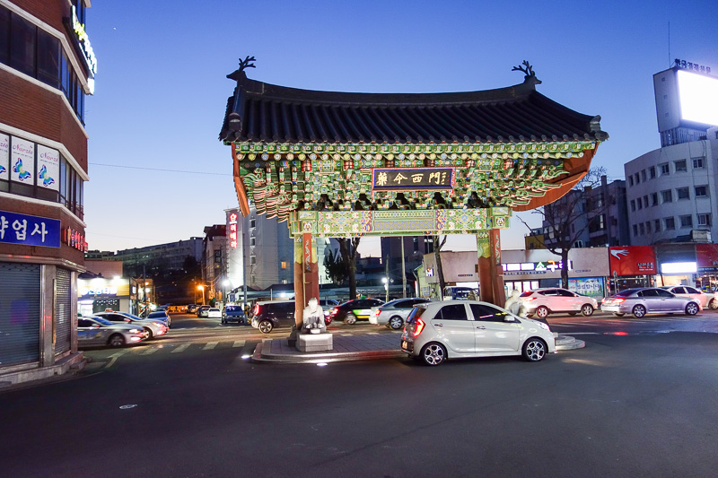 Korea again - Incheon - Daegu - Busan - Gwangju - Seoul - 2015 - Random gate, nice rims on that sik daewoo.