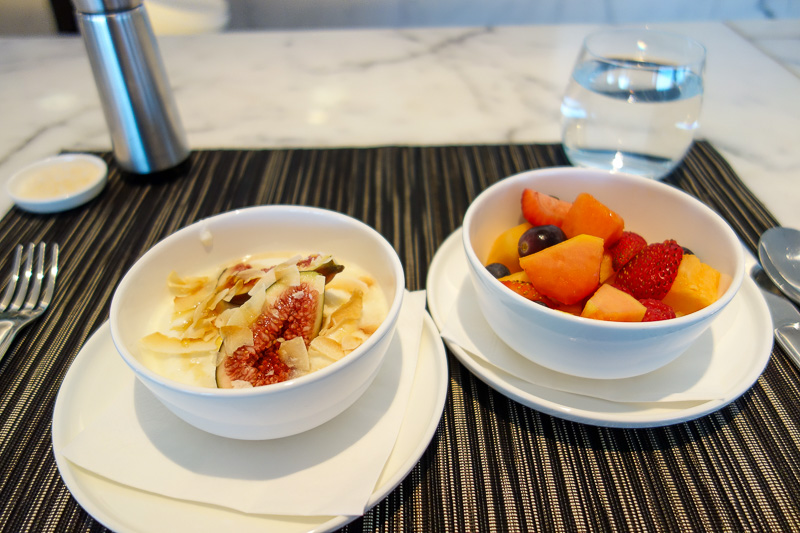 Korea again - Incheon - Daegu - Busan - Gwangju - Seoul - 2015 - For breakfast I had fruit and yoghurt. It was very good. For the next 2 and a half weeks I will only eat fried spiders and similar items, so this was 