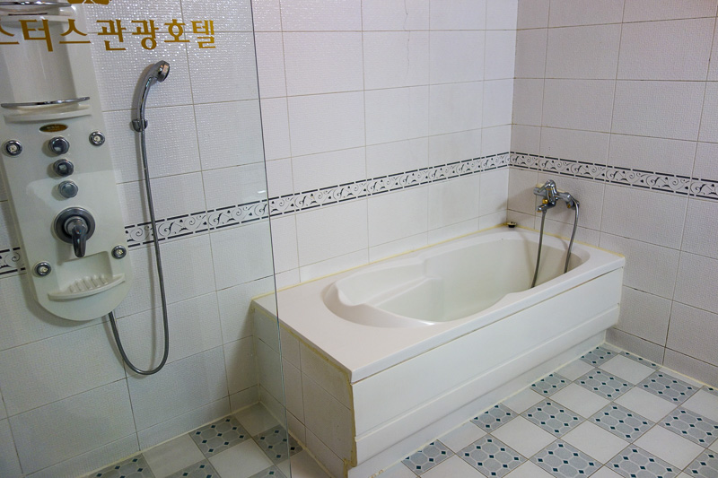 Korea again - Incheon - Daegu - Busan - Gwangju - Seoul - 2015 - Bathroom has a plethora of shower controls.