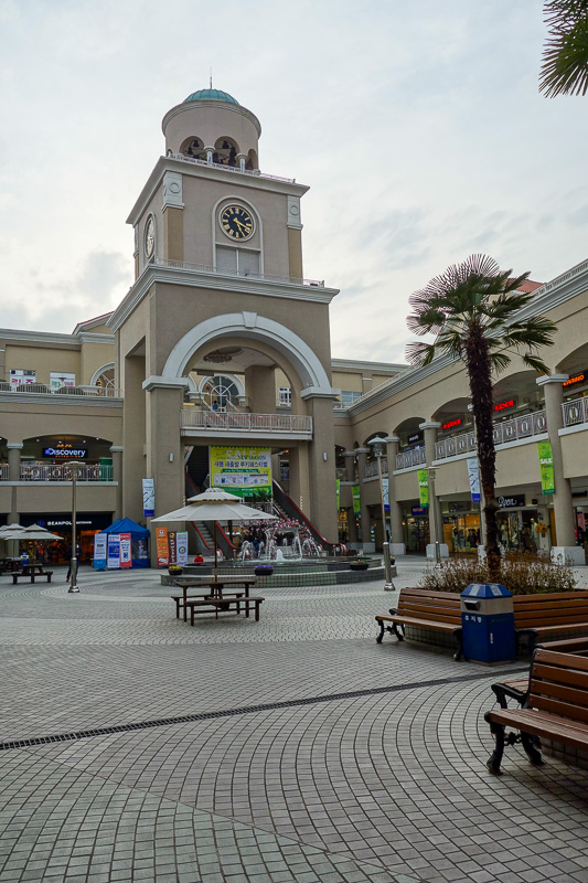 Korea again - Incheon - Daegu - Busan - Gwangju - Seoul - 2015 - In daylight, this was the most busiest area near my hotel in the CBD area, an outdoor mall with no customers.