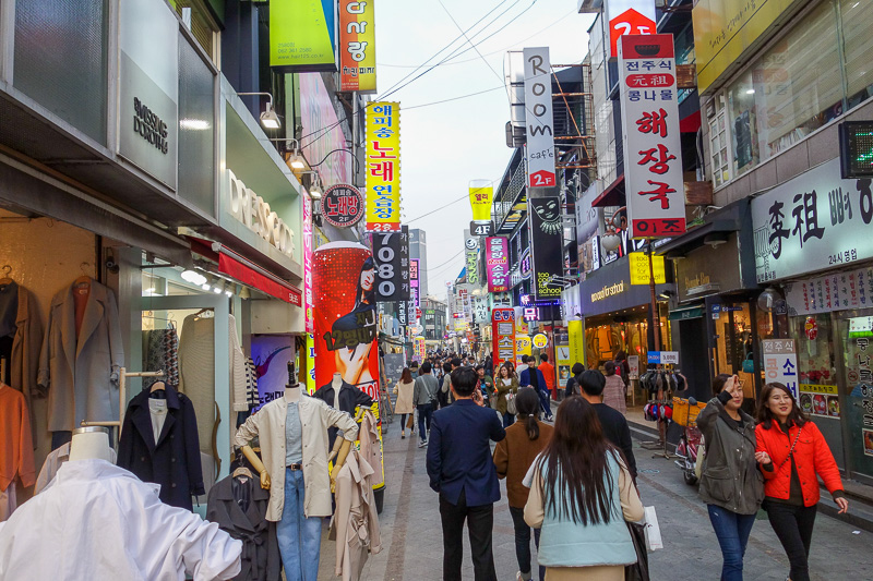 Korea again - Incheon - Daegu - Busan - Gwangju - Seoul - 2015 - Not to worry, in 10 minutes I was back in the pedestrian zone, people watching. I never buy anything, I just stare at babies until they start crying a