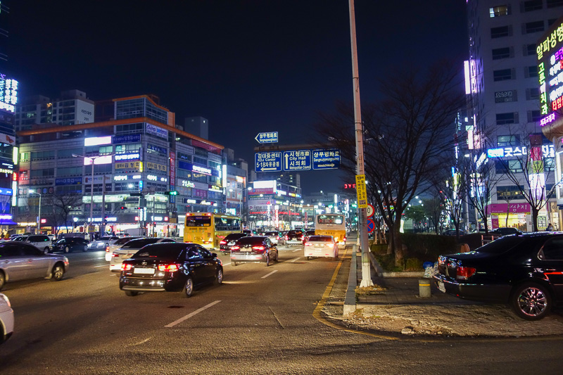 Korea again - Incheon - Daegu - Busan - Gwangju - Seoul - 2015 - And now we are back near my hotel, at first I was amazed that the wide boring streets were now lit up and interesting, but then....