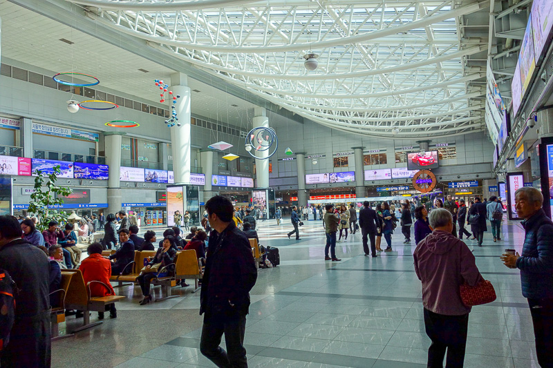 Korea again - Incheon - Daegu - Busan - Gwangju - Seoul - 2015 - The station in Seoul is much much larger, and its the secondary station, just a few hundred metres from the main Seoul station.