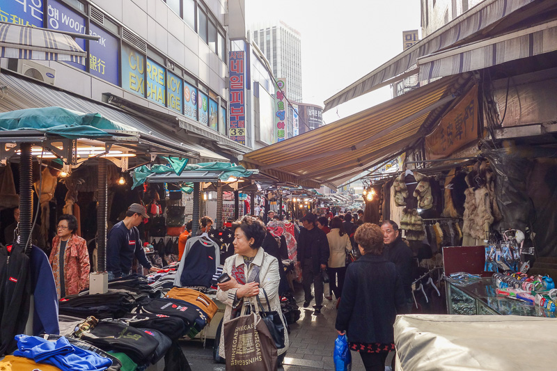 Korea again - Incheon - Daegu - Busan - Gwangju - Seoul - 2015 - I went for a brief walk in the late afternoon in search of water and fruit. My hotel is very well positioned in the main Myeongdong area. This is the 