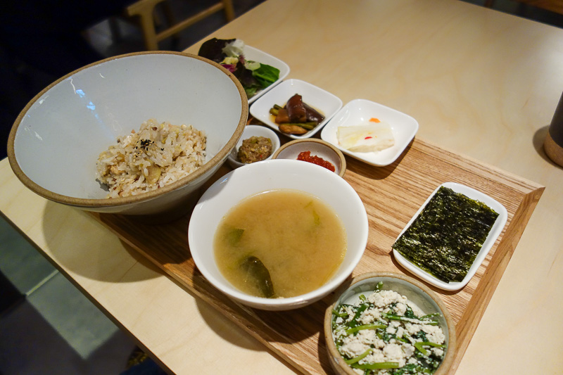 Korea again - Incheon - Daegu - Busan - Gwangju - Seoul - 2015 - Like I said above, I am not sure what I ate. The rice looking thing was only part rice, I think it was various other grains too. The menu explained a 