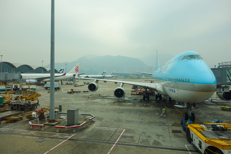 Korea again - Incheon - Daegu - Busan - Gwangju - Seoul - 2015 - Now I have moved into the cabin, lounge number 3, and taken this photo to pretend I wanted to take photos of planes. I feel like an idiot taking loung