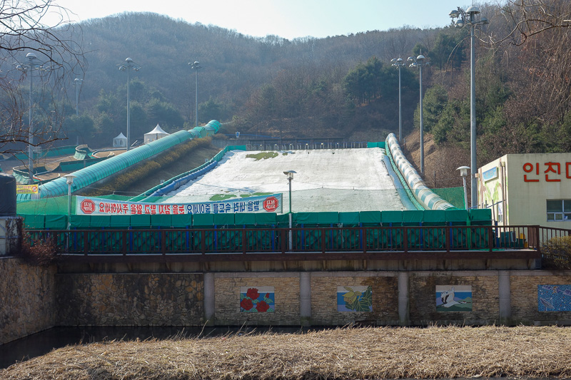 Korea-Hiking-Incheon - I think this is an artificial ski field. Only I cant work out where you stop. The bottom is a fence, I guess you stop by hitting the fence.