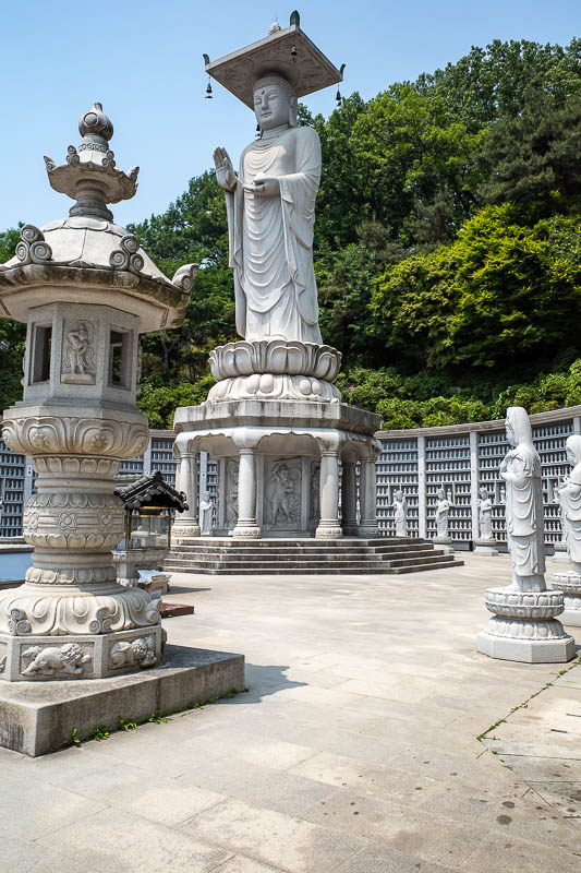Korea for the 4th time - May and June 2022 - There are 3 layers of Buddha, the big main one, surrounded by the medium sized ones in a semi circle, then on the outside, thousands of tiny Buddhas.