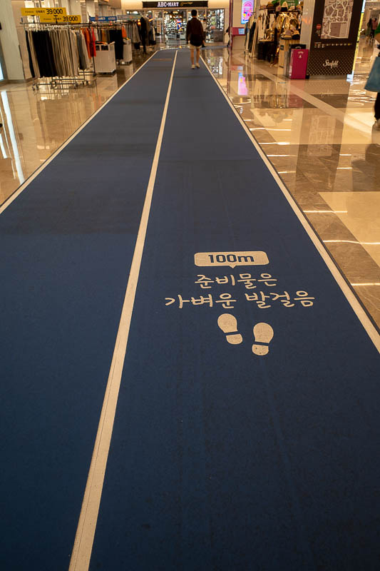 Korea for the 4th time - May and June 2022 - Over the road is the enormous COEX mall, which is completely underground. I have been there before, but now it has a 700m running track. Do you think 