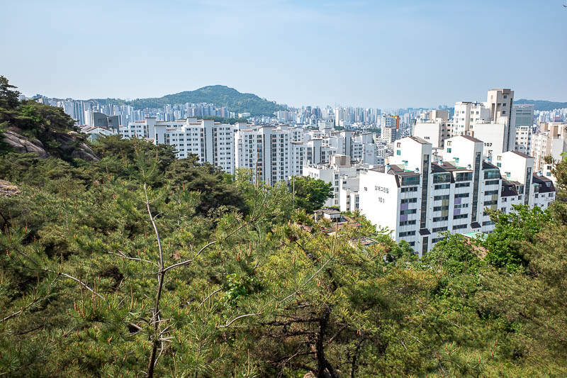 Korea for the 4th time - May and June 2022 - Oh look, it is the apartments between which I located the start of the hiking path that I discussed way too much already. Also, lots of pollution. A g