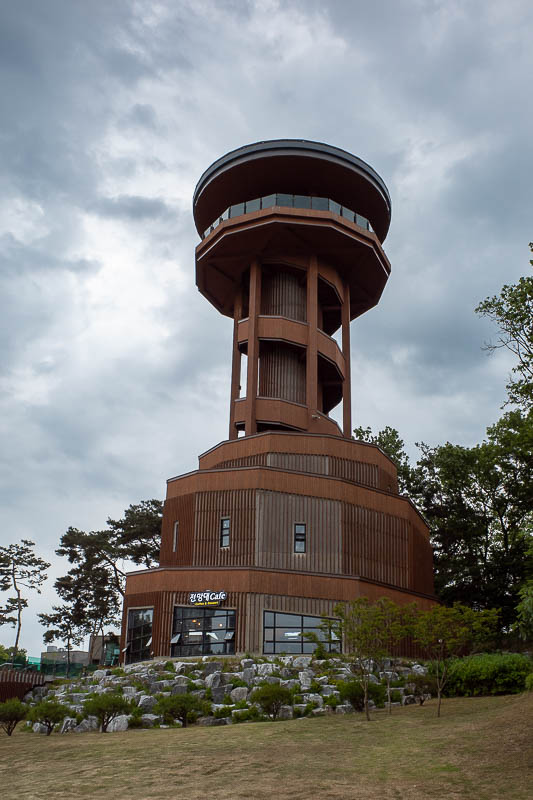 Korea-Suwon-Gwanggyo Lake - The tower was closed, booooo!!!