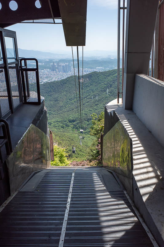 Korea-Daegu-Hiking-Apsan - There is a cable car. Pfft. Actually I recall last time I thought the cable car no longer existed. Looks like it does but I did not find it last time.