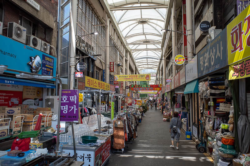 Korea for the 4th time - May and June 2022 - Here is a small part of the Seomun market. Mainly a clothing and cloth / material / wool / sewing market that goes for many blocks, but like all marke
