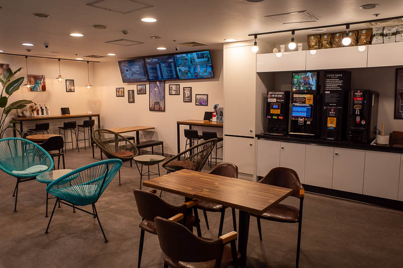 Korea for the 4th time - May and June 2022 - Before leaving Daegu, I took an early walk around the city. Here is a cafe, with seating, and no staff. You pay and use the machine, clean up after yo