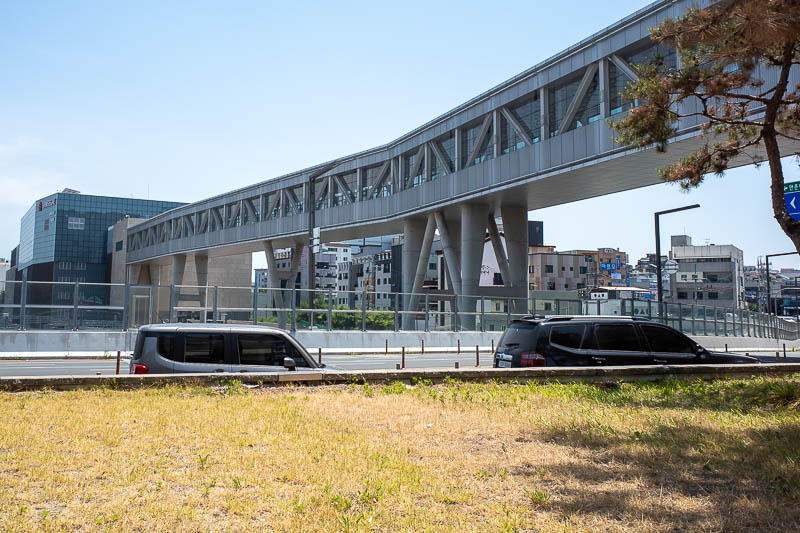 Korea for the 4th time - May and June 2022 - It continues over a series of highways connected by a giant footbridge. Photo is not really doing the scale any favours here.