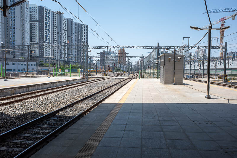 Korea-Daegu-Busan-Train - I went down to the platforms early too, so here is some train tracks.