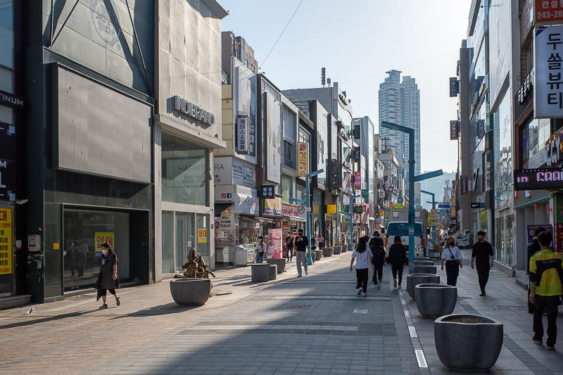 Korea for the 4th time - May and June 2022 - My hotel is right over the road from here. I was familiar with this gentrified street from my last visit.