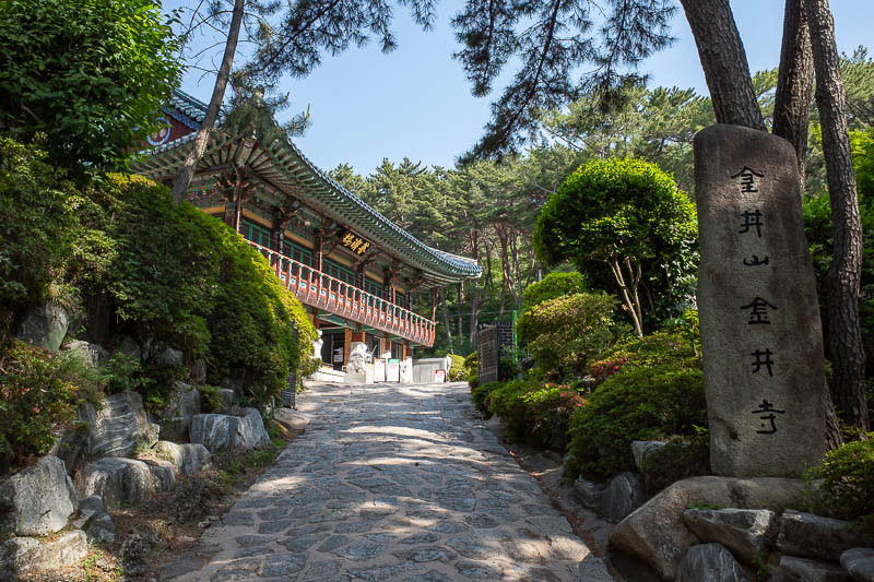 Korea-Busan-Hiking-Geumjeong - Here is one of the temples, I am not exaggerating when I say there are at least 50 of them on today's route. Some of them are hermitages, and the one 
