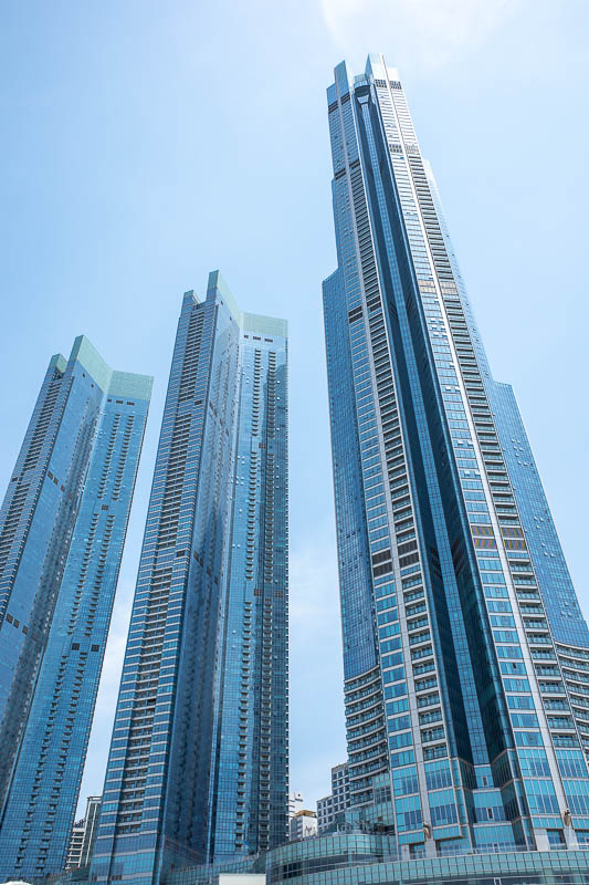 Korea for the 4th time - May and June 2022 - Giant towers have sprung up on the beach front. I do not recall them being here last time I was here. Also they are made of glass instead of white cem