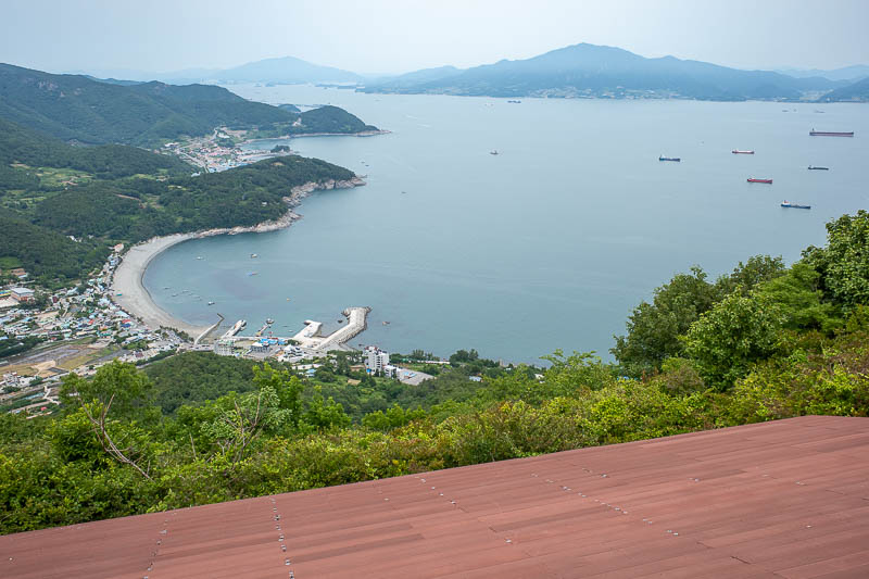 Korea-Yeosu-Hiking-Gubongsan - And now the view from the top of Maraesan. The wooden sloped decking in most of the pics is for paragliders to run down and launch from. Sadly no one 