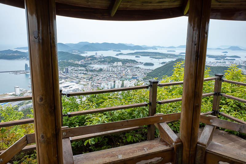 Korea-Yeosu-Hiking-Gubongsan - People love these shots with something in the way of the view.