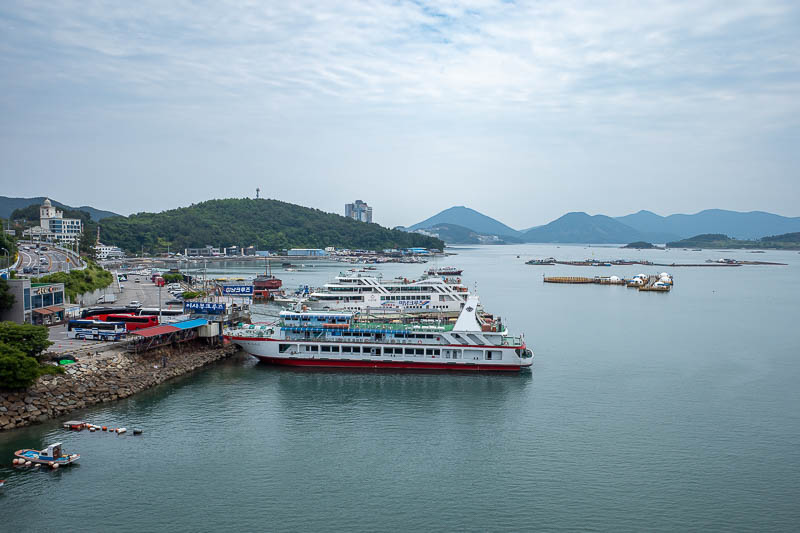 Korea-Yeosu-Odongdo-Bridge - View from bridge #2. A bit hard to see, but there is a floating platform with white igloos on it. There are a few such platforms anchored along the co