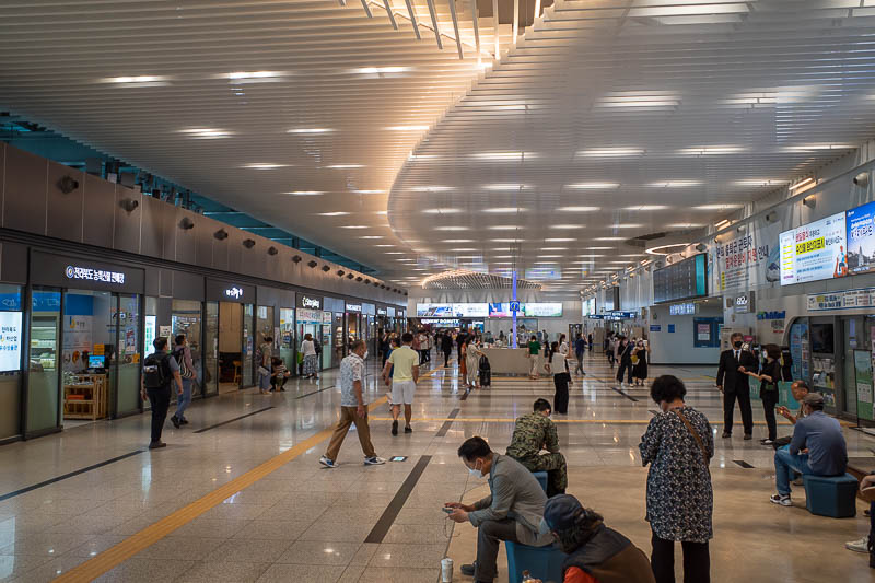 Korea-Yeosu-Seoul-Train - Iksan station is well appointed, all the high speed lines meet up at this station.