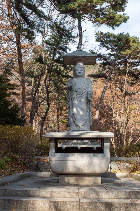Korea-Seoul-Hiking-Yebongsan - Obligatory Buddha.