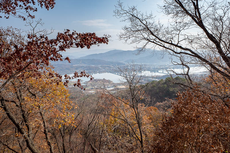 Korea-Seoul-Hiking-Yebongsan - Nearly back down... I like this pic.