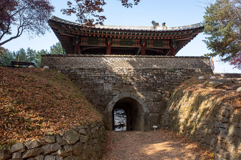 Korea-Seoul-Namhansanseong - Behold, the north gate.