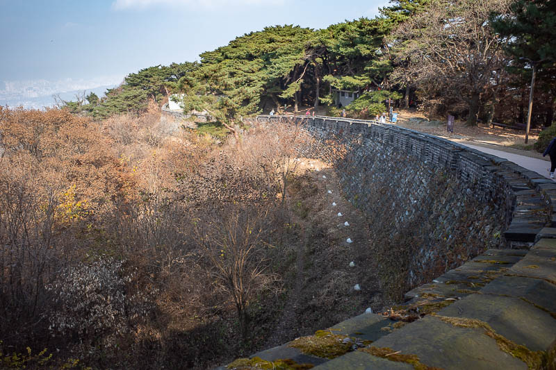 Korea-Seoul-Namhansanseong - More wall.