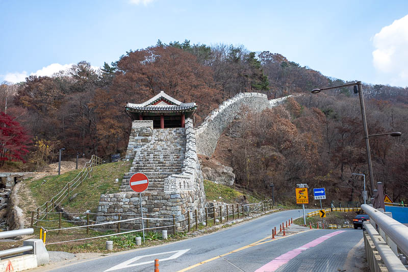 Korea-Seoul-Namhansanseong - This is perhaps the most enticing part of the wall. But it is completely off limits.