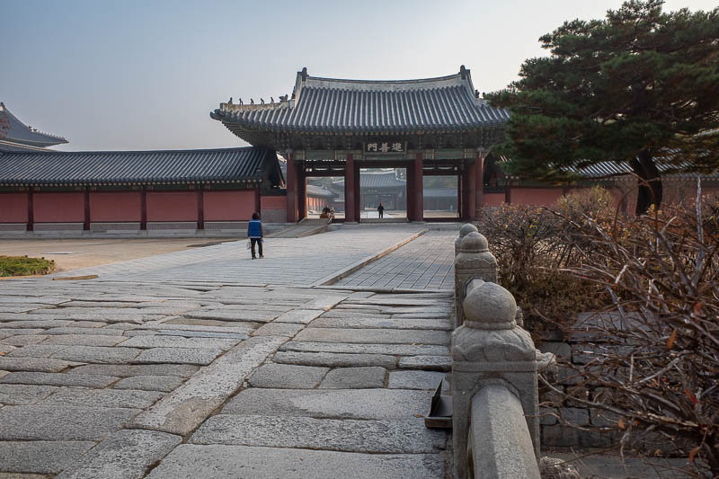 Korea-Seoul-Palace-Garden - Very smoky again today.