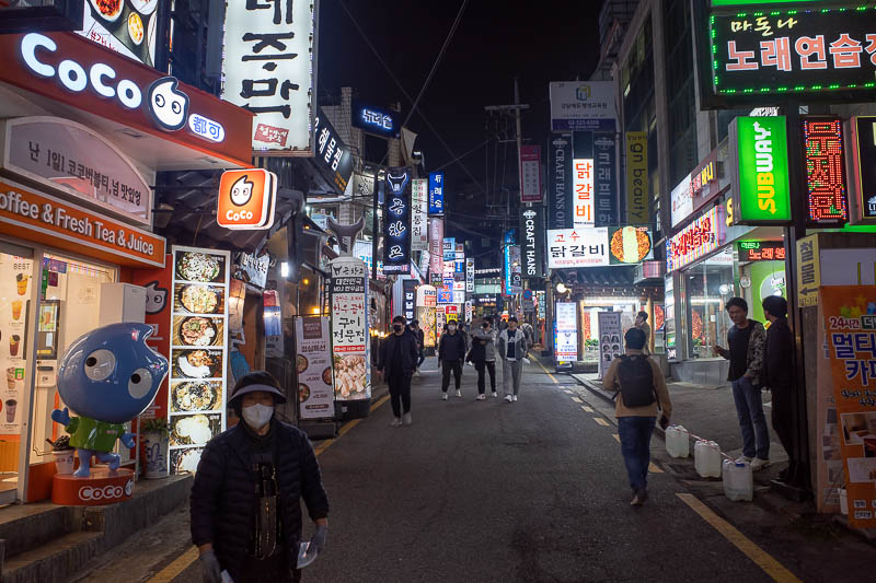 Korea-Seoul-Gangnam - Just another random street up the hill.