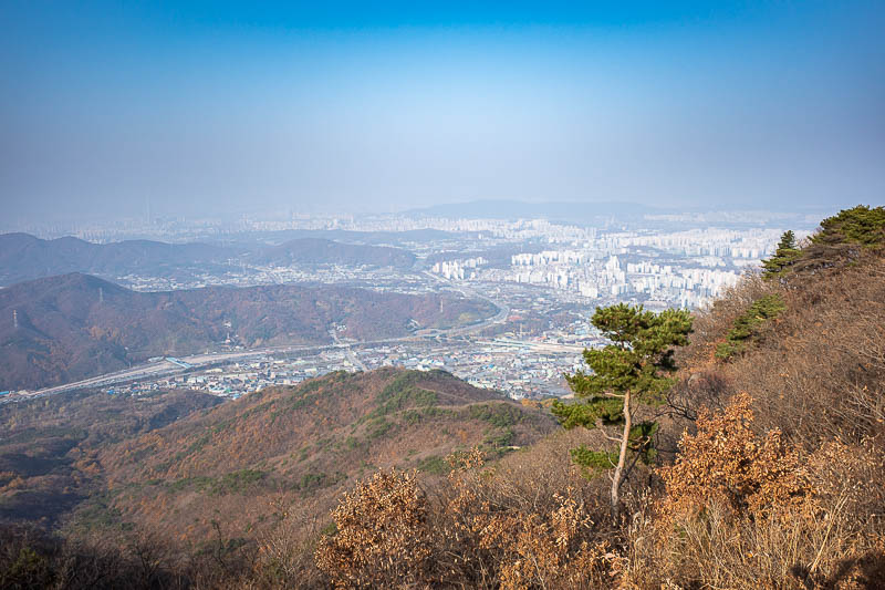 Korea-Seoul-Hiking-Geomdansan - After the main peak, the path got harder to follow, but it never really mattered, and there were no ropes. This is a view somewhere along the way.