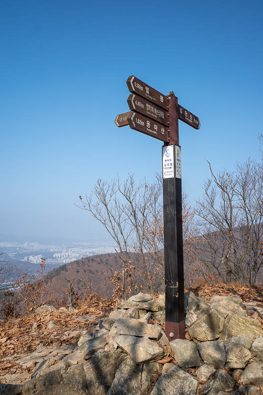 Korea-Seoul-Hiking-Geomdansan - Sign posts were few and far between. A map would be a good idea if you intend to come this way. I use Naver which was fine.