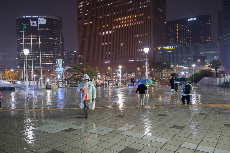 Korea-Seoul-Gongdeok - Yes, definitely raining.