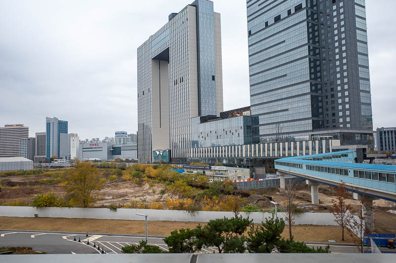 Korea-Seoul-Gwangju-KTX - The Yongsan area is going through a big renewal. I remember from my first trip to Korea, in 2012, that this area was full of old discarded trains, and