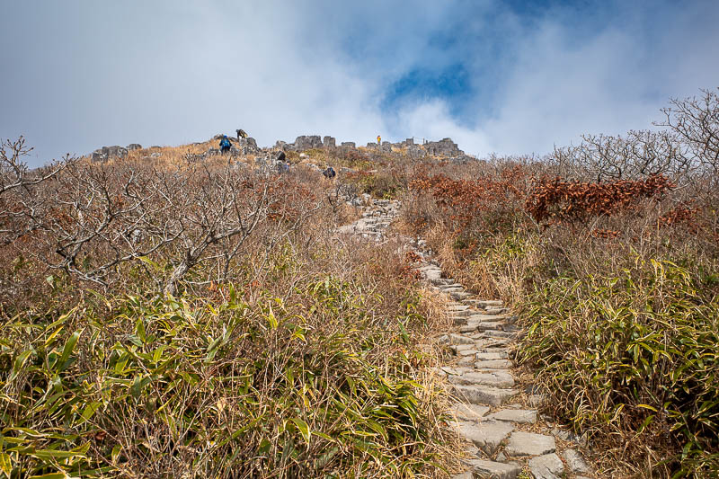 Korea-Gwangju-Hiking-Mudeungsan - Last bit up to the faux summit.