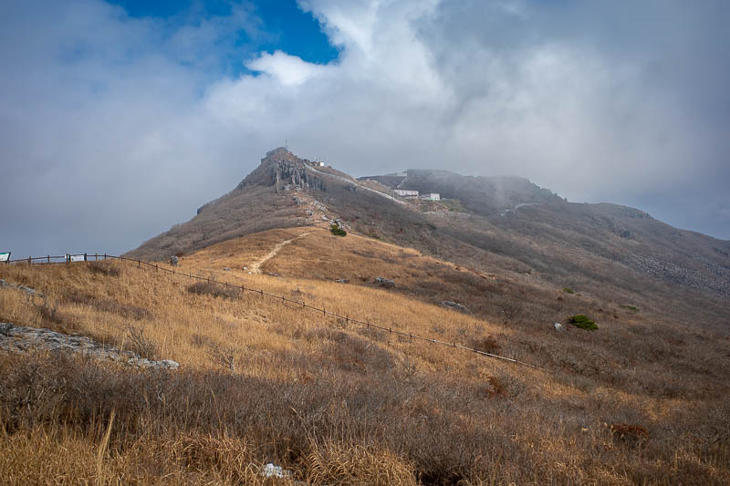Korea-Gwangju-Hiking-Mudeungsan - Nucular missile base. With fog.